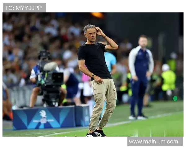 恩里克坚定支持舍瓦利耶:后卫失误不影响我们对他的信任 恩里克坚定支持舍瓦利耶:后卫失误不影响我们对他的信任