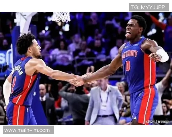 活塞主帅称白魔对CC犯规不当赞扬后者展现出顽强韧性 活塞主帅称白魔对CC犯规不当赞扬后者展现出顽强韧性